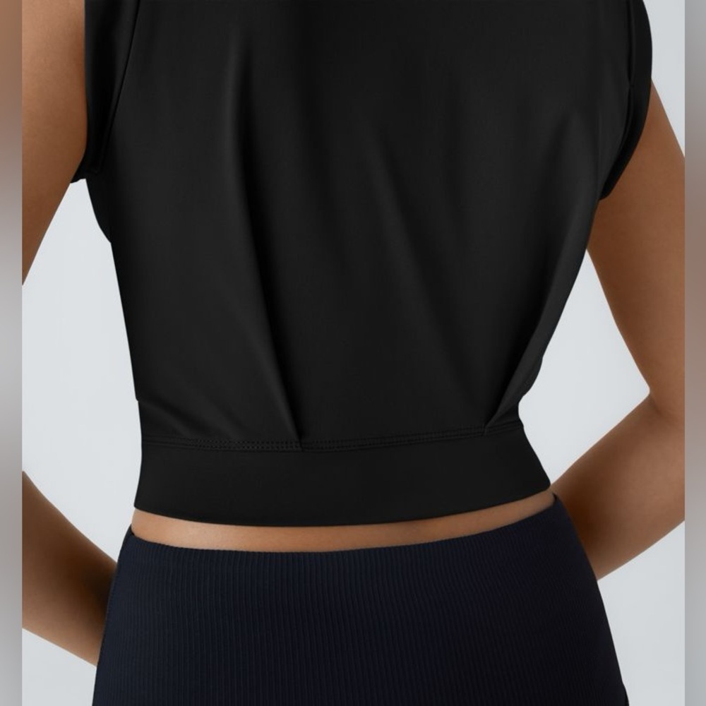 HALARA Black Crew Neck Sleeveless Cropped Yoga Tank Top - Picture 3 of 8